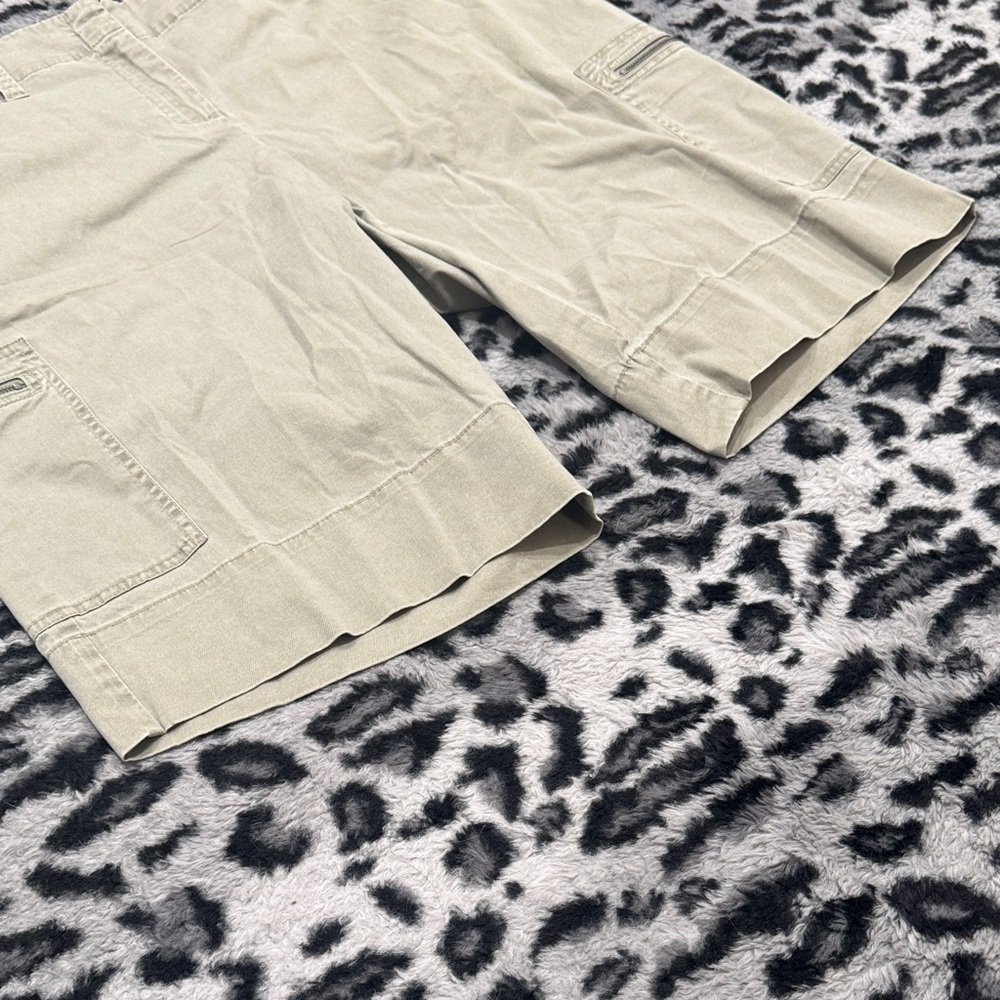 Avenue Women's Green Khaki Cargo Shorts - Picture 4 of 7